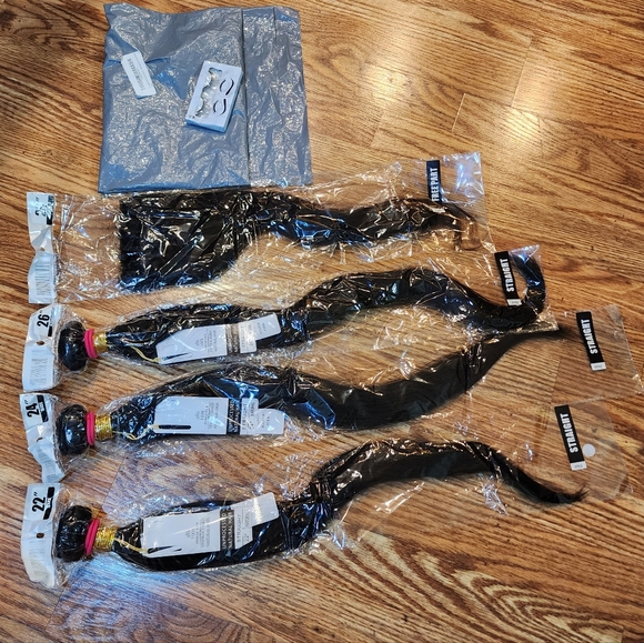 Brazilian Straight Human Hair Bundles with Closure - Picture 4 of 12